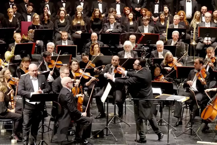 Dass das Bühnenbild in der Fruchthalle fehlte, störte das Publikum nicht. Manche nahmen die Oper sogar intensiver wahr. 