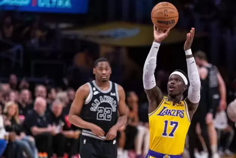 Dennis Schröder im Trikot seiner Los Angeles Lakers. 