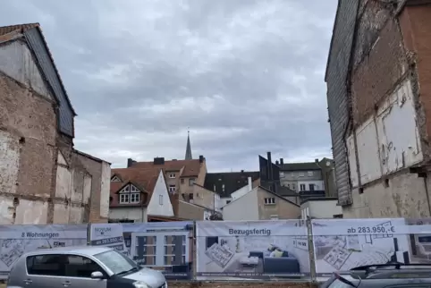 Die Baulücke in der Alten Ixheimer Straße 4 wird als erstes bebaut. Gesperrt werden soll die Straße nicht mehr. Die Baulücke in der Alten Ixheimer Straße 4 wird als erstes bebaut. Gesperrt werden soll die Straße nicht mehr.