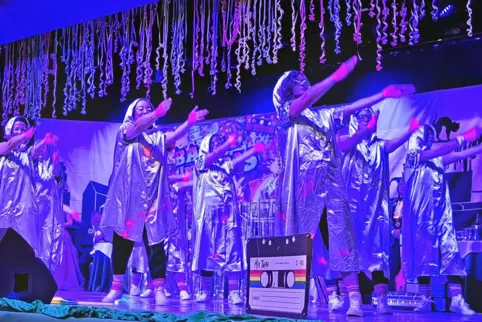 Zeitreise im Congress Center: Die Senatsgarde entführte mit ihrem Schautanz „Back to the 90s“. 