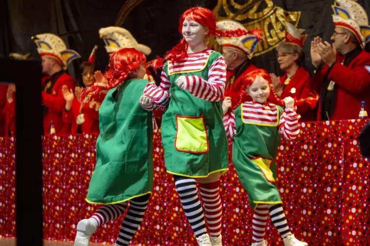 Als Pippi Langstrumpf sausten die M&auml;dchen der KGN mit ihrem Jugendschautanz &uuml;ber die B&uuml;hne und hatten sichtlich viel Spa&szlig; dabei.
