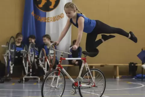 Lilli Geißler hatte ihr Kunstrad recht gut im Griff, wurde in der Konkurrenz der U11 Dritte.