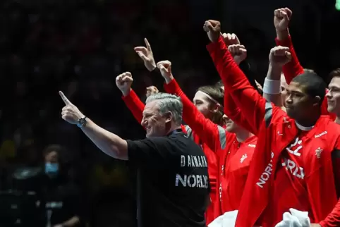 Haben Grund zu feiern: die dänischen Handballer. 