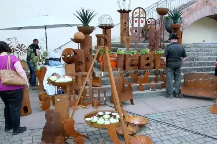 Auch Dekoartikel und Handwerkskunst gibt’s beim Deutsch-Französischen Bauernmarkt.