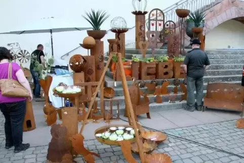 Auch Dekoartikel und Handwerkskunst gibt’s beim Deutsch-Französischen Bauernmarkt.