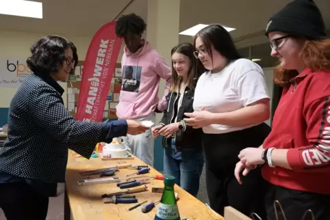 Schule bedeutet an der BBS mehr als Unterricht, sagt Kerstin Belyea. Unser Bild entstand, als das Beruforientierungsmobil im Jun