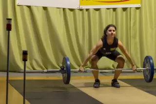Sophia Attilo, hier bei ihrem ersten Versuch im Reißen, kämpft sich wieder an ihre Form heran.