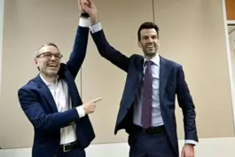 Siegerpose: FPÖ-Chef Herbert Kickl (links) und der niederösterreichische Spitzenkandidat Udo Landbauer. 