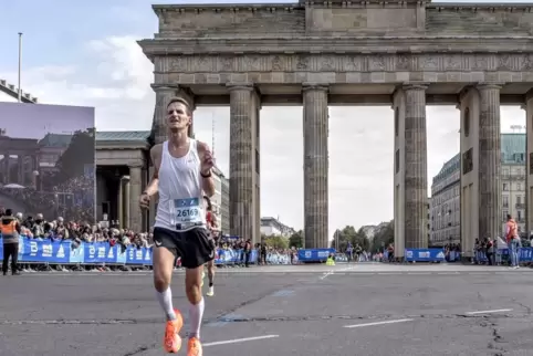 Auch Lennart Nies, hier im Vorjahr beim Berlin-Marathon, ist enttäuscht über die Absage des Dämmermarathons.