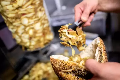 Es könne offen bleiben, ob Döner und türkische Pizza landestypische und unverfälschte türkische Gerichte seien, erklärte das Ger