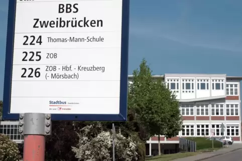 Nur wenige Berufsschüler kommen von außerhalb der Stadt in die Zweibrücker Berufsschule. Nur wenige Berufsschüler kommen von außerhalb der Stadt in die Zweibrücker Berufsschule.