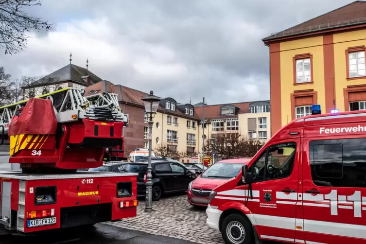 Die Leiter kommt am Einsatzort an.