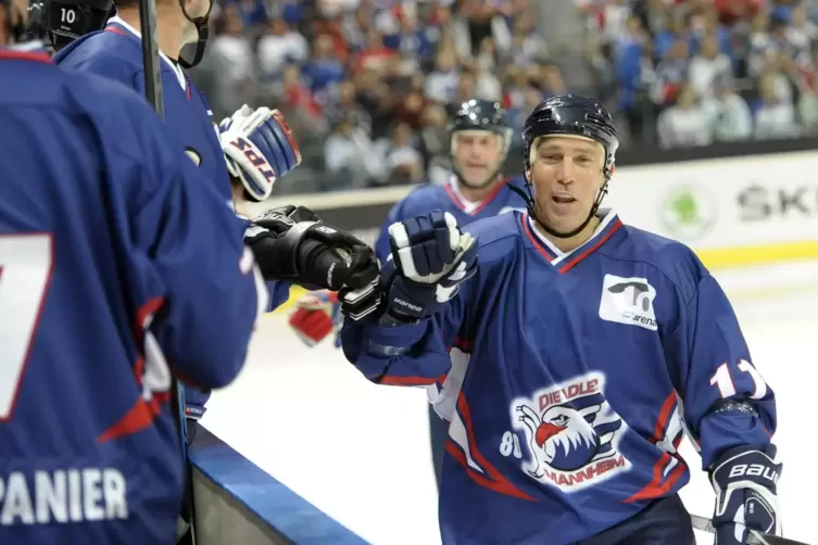Dave Tomlinson 2015 bei einem Traditionsspiel der Adler.