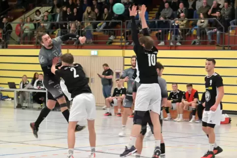 Entspannt ins Topspiel: TSV Speyer (grau).