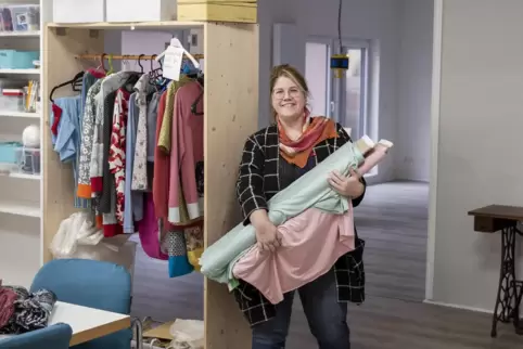 Juliane Bohrer ist traurig darüber, dass der Beruf der Schneiderin nicht mehr geschätzt wird.