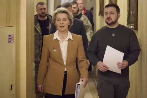 EU-Kommissionspräsidentin Ursula von der Leyen bei einem Besuch bei Präsident Wolodymyr Selenskyj in Kiew.