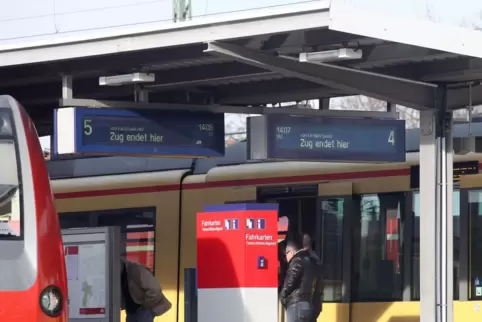 Ohne Bahnsteigwechsel soll das Umsteigen in Germersheim künftig schneller vonstattengehen. 