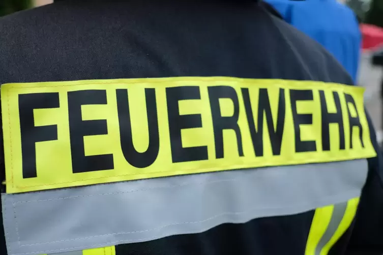 Die Feuerwehrhäuser in der Verbandsgemeinde Zweibrücken-Land bekommen mobile Funkkoffer. 