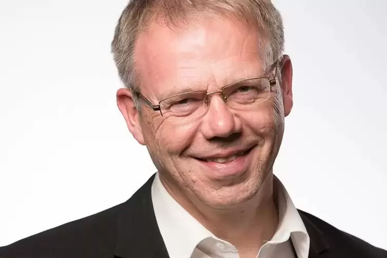 Karl Böhmer ist promovierter Musikwissenschaftler, Professor an der Mainzer Musikhochschule und seit 2009 Geschäftsführer der La