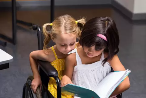 Alle Kinder brauchen eine gewisse Förderung, ob mit Rollstuhl oder ohne. Deswegen fordert die Initiative „Eine Schule für alle“ 