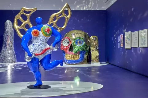 Eine Freudenfeier des Fraulichen: Werke von Niki de Saint Phalle in Frankfurt. 