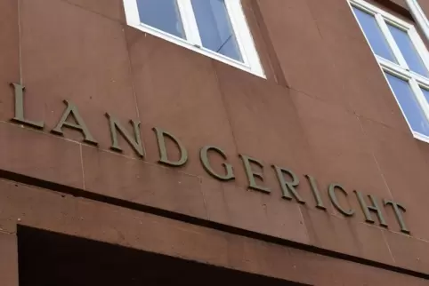 Das Gericht sah es als erwiesen an, dass der 26-Jährige das Feuer gelegt hat. Für die Verteidigung war die Beweislage jedoch nic