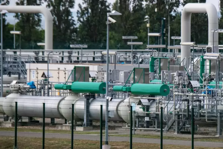 Mecklenburg-Vorpommern, Lubmin: Rohrsysteme und Absperrvorrichtungen in der Gasempfangsstation der Ostseepipeline Nord Stream 1 