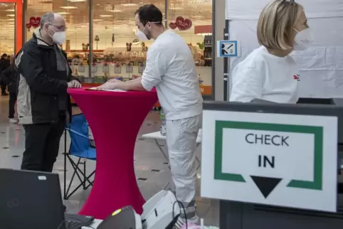 Der Ablauf vor der Impfung ist im Februar 2023 inzwischen reibungslos. 