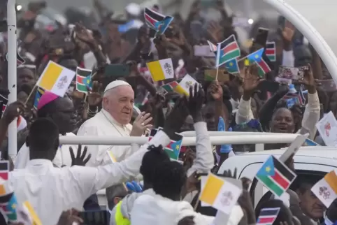 Der Papst auf dem Weg zu einer Messe im südsudanesischen Juba.
