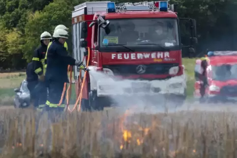  Die Feuerwehr Kusel-Altenglan bei einer Übung zur Bekämpfung von Wald- und Feldbränden 2020. 