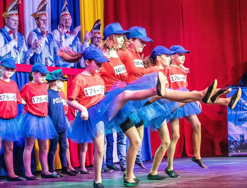 Das Ballett der Klassen 1 bis 4 spielte Räuber und Gendarm.