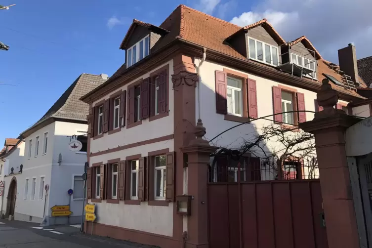 Mitten im Dorf: Auf den Rhodter Adler ist Unternehmer Seidel gesto&szlig;en, als er selbst auf der Suche nach einem neuen Domizil war.