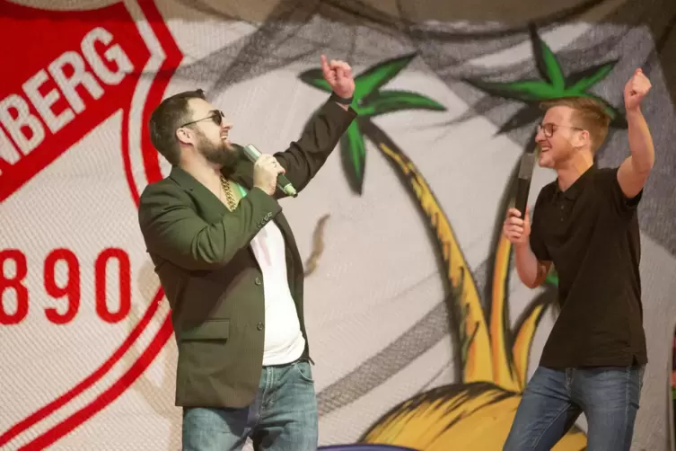 Spa&szlig; zu Playback: Patrick und Felix Ewert zum Big Brother Hit &bdquo;Gro&szlig;er Bruder&ldquo; von Zlatko und J&uuml;rgen. 