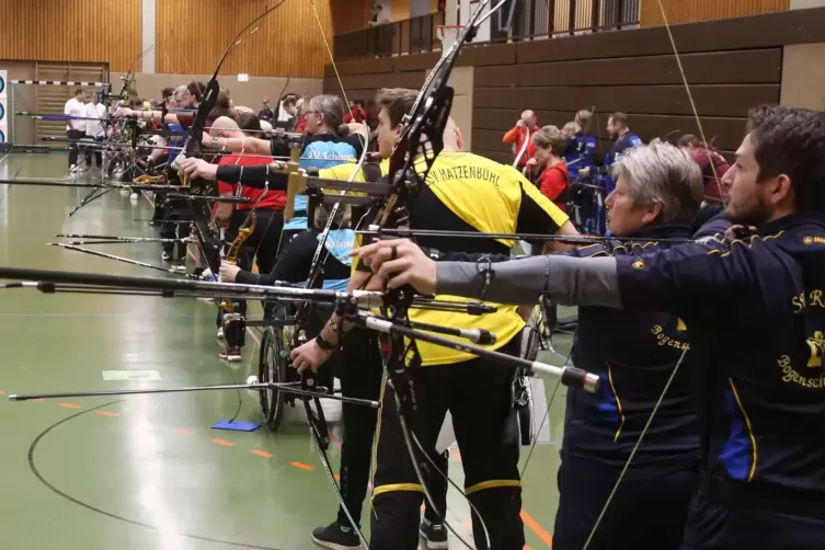 Die Oberliga- und Pfalzligaschützen gastieren in der IGS-Sporthalle in Schönenberg-Kübelberg. Vorne der SV Ramsen im Oberligakam