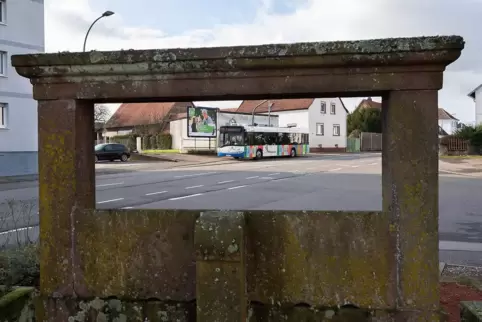 Stadtführung durch die Außenbezirke: hier hält der Bus gegenüber der „Ruhebank“. 