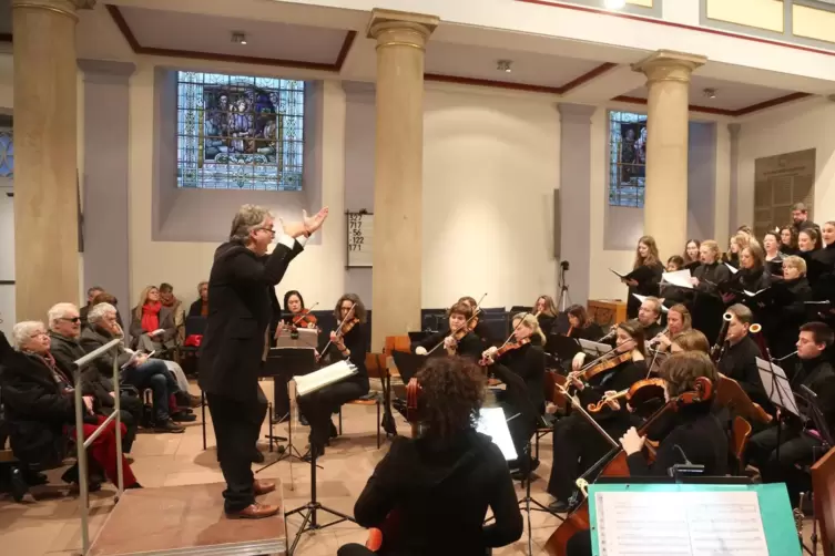 Glanzvolle Aufführung: Helmut Freitag inszeniert Händels „Alexanderfest“ in der Stadtkirche.