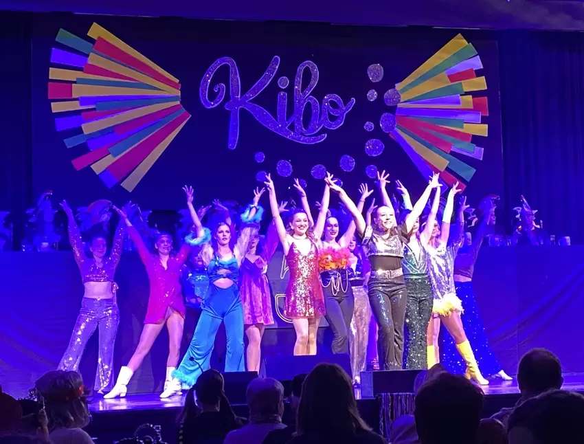 Mit dem Showtanz »Studio 54« entführte die Ballettschule Flex & Point die Zuschauer ins New York der 1970 und 80er Jahre.