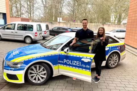 Haben richtig Spaß am Polizeiberuf: Janis Schira und Jenny Schick, die dieses Jahr ihre Ausbildung beenden.