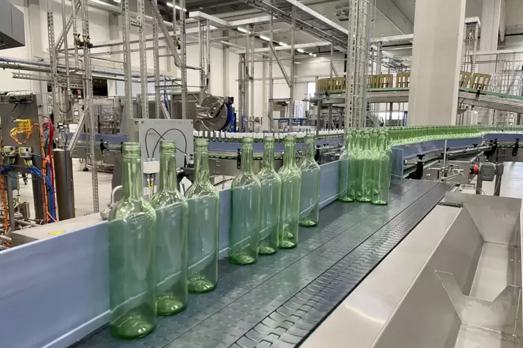 In Laumersheim können bis zu 10.000 Flasche pro Stunde gefüllt werden. 