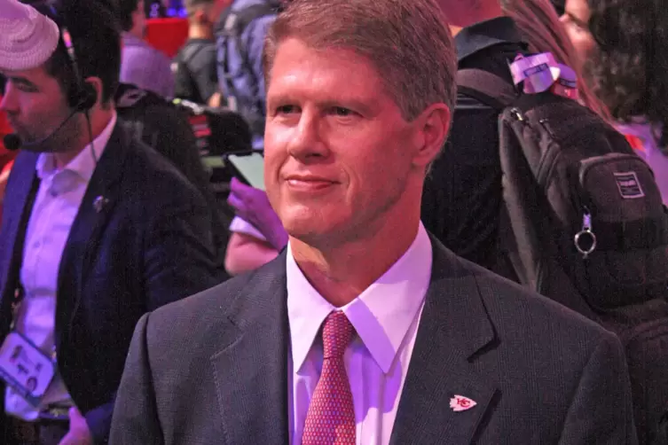 Clark Hunt, Eigentümer der Kansas City Chiefs, bei der Opening Night zum Super Bowl LVII in Phoenix. 