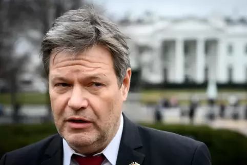Bundeswirtschaftsminister Robert Habeck (Grüne) vor dem Weißen Haus in Washington.