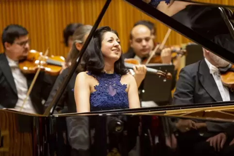 Alexandra Dariescu ist derzeit „Artist in Residence“ am Pfalztheater und begeisterte im Konzert, das in Frankenthal und Kaisersl