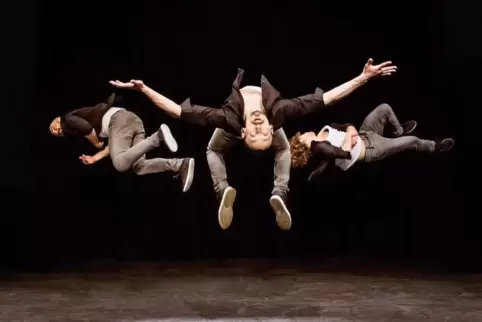 Die Akrobaten von 3DCLS wurden bei der Kultursommer-Eröffnung 2022 in Herxheim vom Publikum gefeiert. 