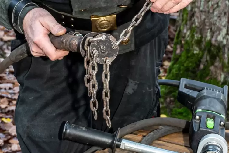 Leistet wertvolle Dienste: die Kaminfr&auml;se.