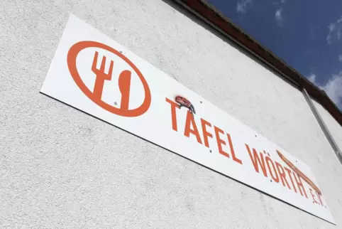 Rund 100 ehrenamtliche Helfer geben in Wörth die Waren aus. 