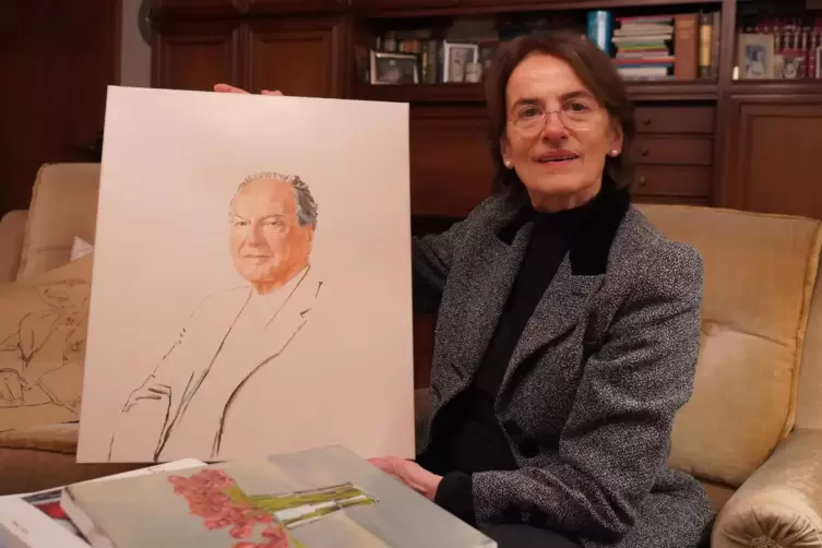 Die K&uuml;nstlerin Ursula Wieland bei ihrem Besuch in ihrer Heimat Mutterstadt. Aktuell arbeitet sie an dem Portr&auml;t von Prinz Gabrie