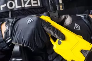 Die Polizei setzte den Mann mit einer Stromstoßpistole außer Gefecht. 