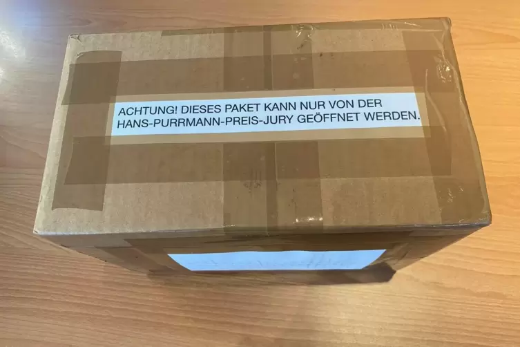 Noch ein Geheimnis: Post von Florence Jung. 