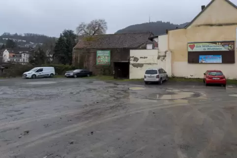 Der Abriss des Hauses am Stadteingang von der Ampelkreuzung her sei beauftragt.