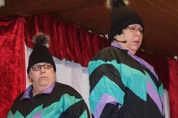 Martina K&ouml;hler (links) und Martina Hofstadt sorgten mit ihrem Sketch f&uuml;r viel Gel&auml;chter.